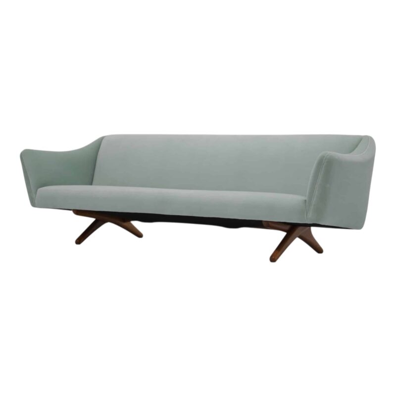 Illum Wikkelso ML90 Sofa manufactured by Michael Laursen.